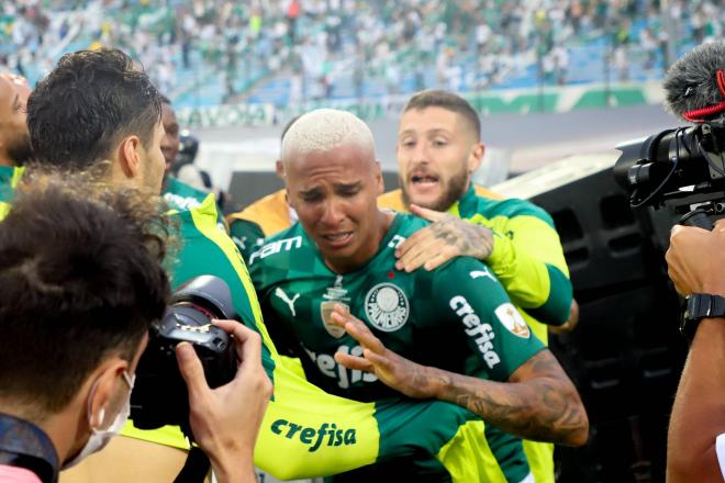 Deyverson celebra llorando la Libertadores con Palmeiras (Captura: ESPN).
