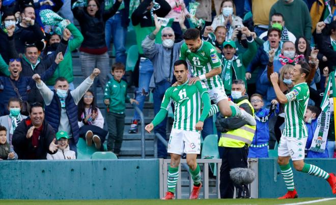 Juanmi celebra uno de sus goles de esta temporada (Foto: Kiko Hurtado)