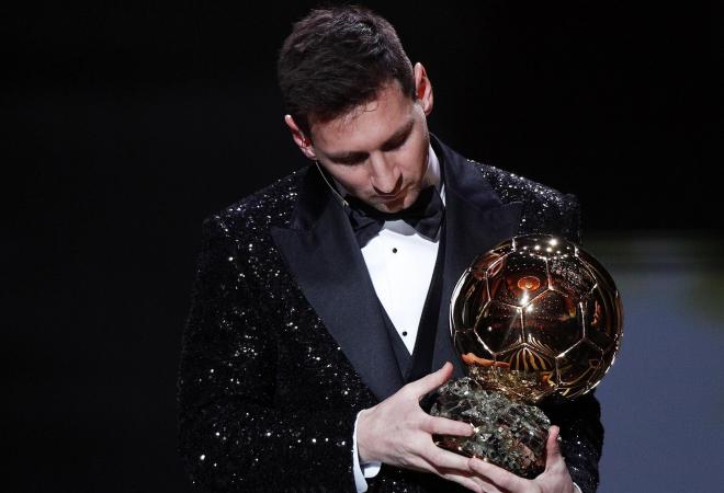Leo Messi recoge su séptimo Balón de Oro (FOTO: EFE).