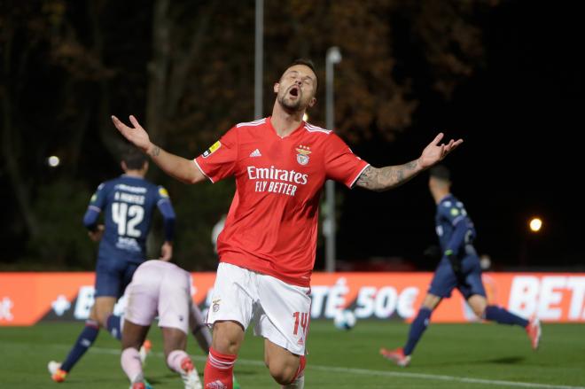 Seferovic, durante el Belenenses-Benfica (Foto: Cordon Press).
