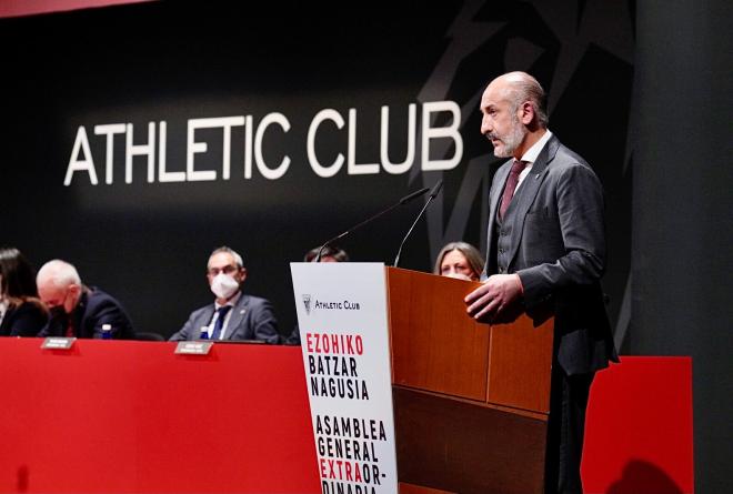 El presidente Aitor Elizegi en la Asamblea Extraordinaria del Athletic Club.