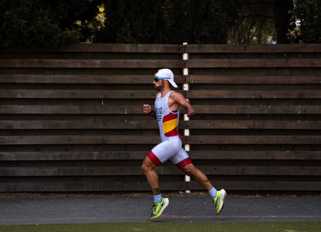 Jairo Ruiz corre durante un entrenamiento.