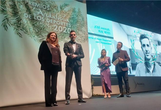 José Manuel Ruiz recibe su galardón en los Premios Andalucía de los Deportes (Foto: DeporteAND).