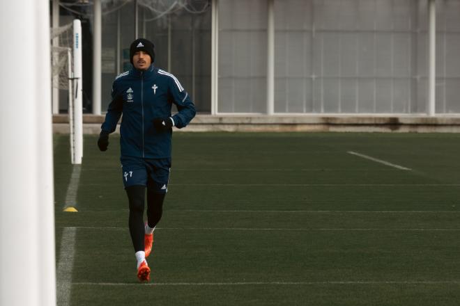 Thiago Galhardo entrenándose en solitario (Foto: RC Celta).