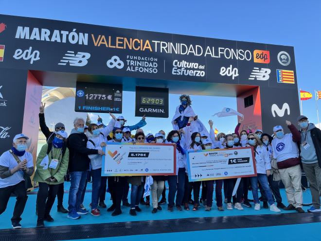 12.783 corredores estrenan en su regreso la nueva meta del Maratón Valencia
