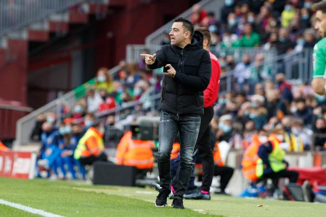 Xavi, ante el Betis (Foto: Cordon Press).