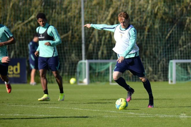 Álex Fernández, en el entrenamiento de este jueves (Foto: Cádiz CF).