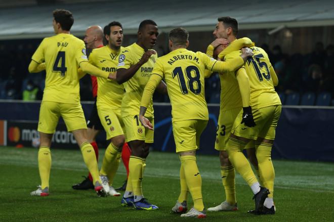 Danjuma celebra con sus compañeros el gol en el Atalanta-Villarreal (FOTO: Cordón Press).