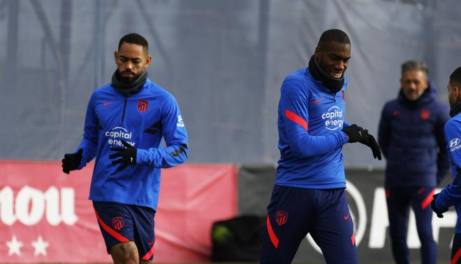 Matheus Cunha y Kondogbia, en una sesión del Atlético de Madrid (Foto: ATM).