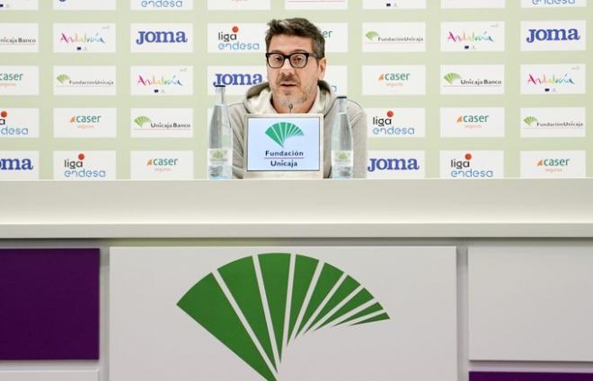 Katsikaris, entrenador del Unicaja, en rueda de prensa (Foto: Unicaja CB).