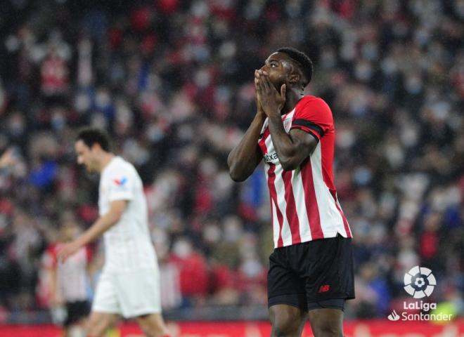 Iñaki Williams se lamenta ante el Sevilla en San Mamés (Foto: Athletic Club).