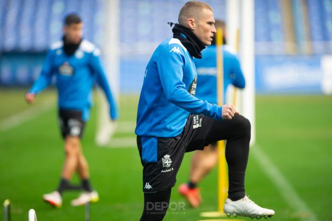 Álex Bergantiños entrenando con sus compañeros en Riazor (Foto: RCD).