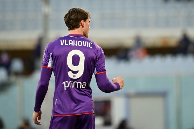 Dusan Vlahovic celebra un gol en el Fiorentina-Salernitana (Foto: Cordon Press).