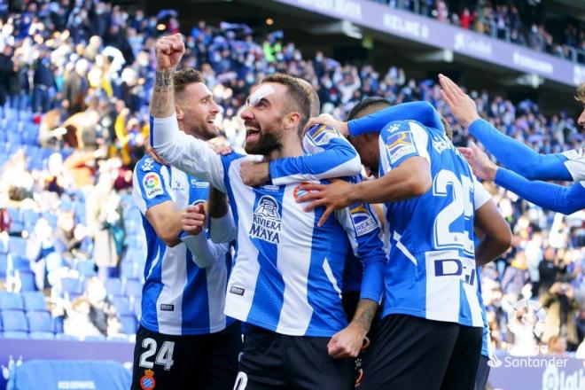 Sergi Darder celebra uno de sus goles en el Espanyol-Levante (Foto: LaLiga).