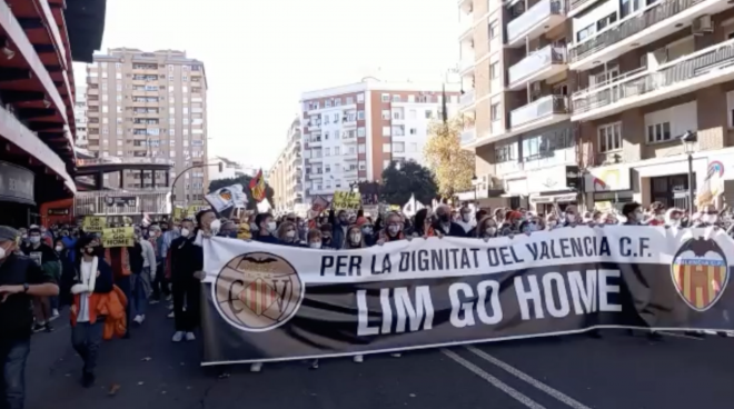 La manifestación, en los aledaños de Mestalla.
