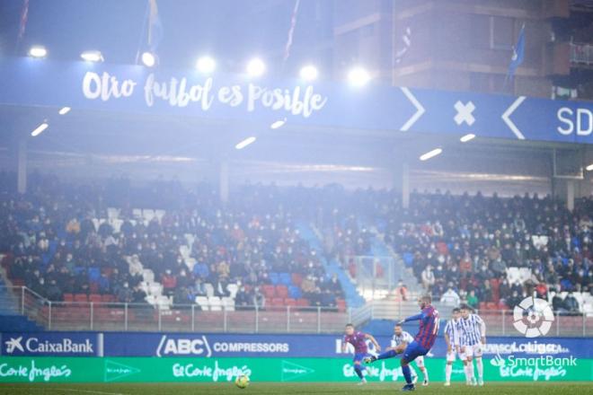 Stoichkov lanza el penalti en el Eibar-Málaga (Foto: LaLiga).