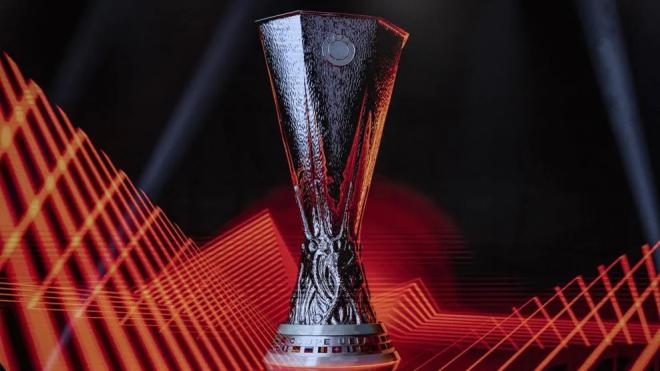 El trofeo de la Europa League, en Nyon.