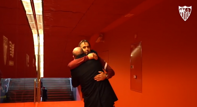 Lopetegui se abraza con Monchi en San Mamés.