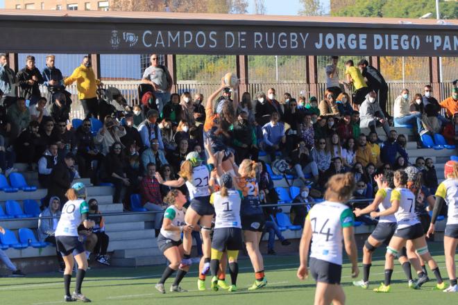 Sufrido derbi Teika femenino y derrota frente al Barça Rugbi Fotos: Paco Gozalbez