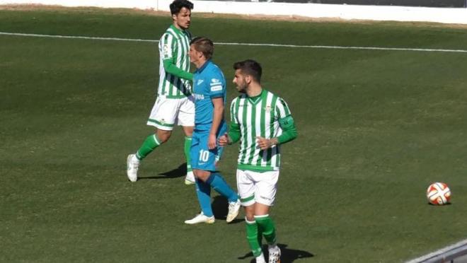 Vadillo y Arshavin en el Betis - Zenit (Foto: Kiko Hurtado).
