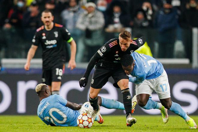 Arthur Melo,  ex del Barcelona, en un partido con la Juventus en Champions (Foto: Cordon Press).