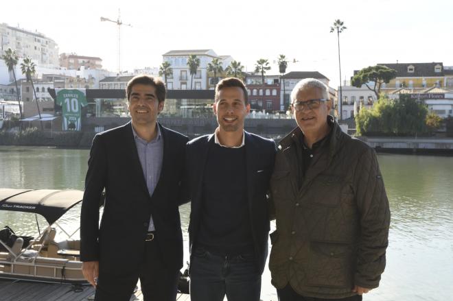 Canales, Haro y Cordón, en el acto de su renovación (Foto: Kiko Hurtado).