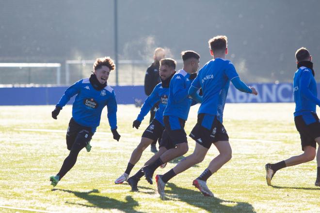 Los jugadores del Deportivo entrenando en Abegondo (Foto: RCD).