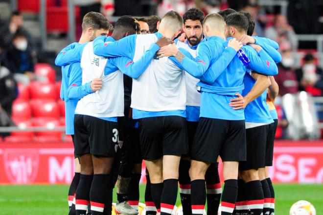 Piña y compromiso de los jugadores rojiblancos de Marcelino antes de jugar un partido (Foto: Athletic Club).