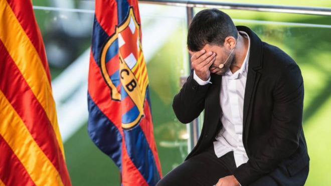 Agüero durante su despedida del fútbol en el Barcelona.