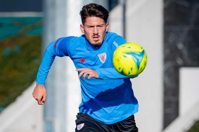 El joven Unai Vencedor entrenando en Lezama (Foto: Athletic Club).