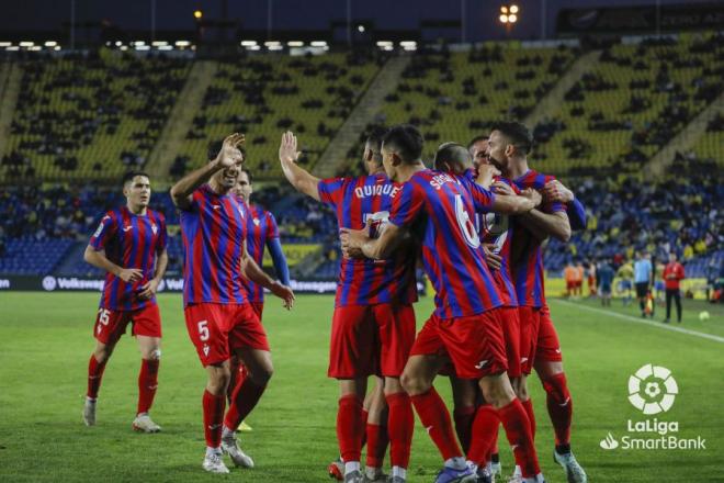 Los jugadores del Eibar celebran el gol de Stoichkov a Las Palmas (Foto: LaLiga).