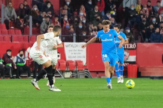 Yannick Carrasco, durante el Sevilla-Atlético de Madrid (Foto: Cristo García).