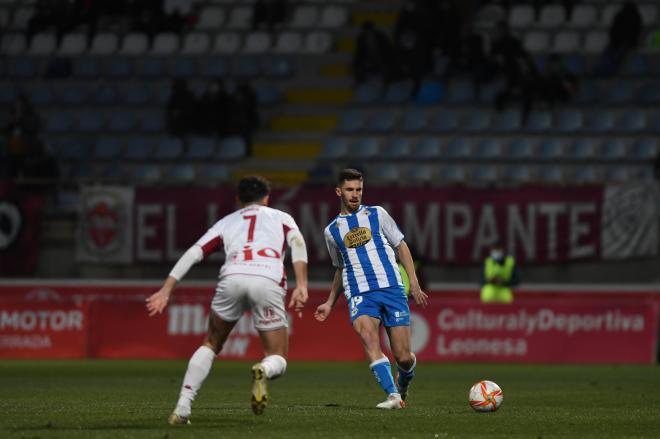 Jaime Sánchez con el balón en el Cultural-Dépor (Foto: RCD).