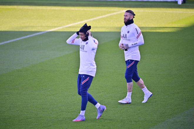 Kylian Mbappé y Sergio Ramos, en un entrenamiento del PSG (Foto: Cordon Press).