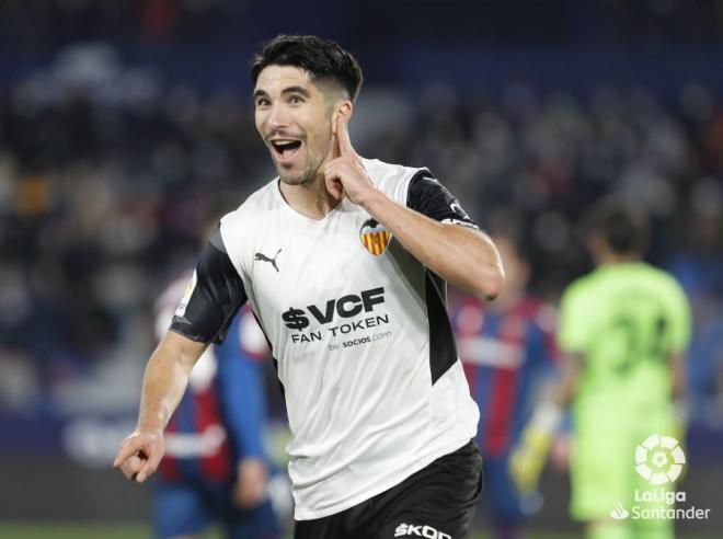 Soler celebra su gol en el derbi entre el Levante y el Valencia (Foto: LaLiga).