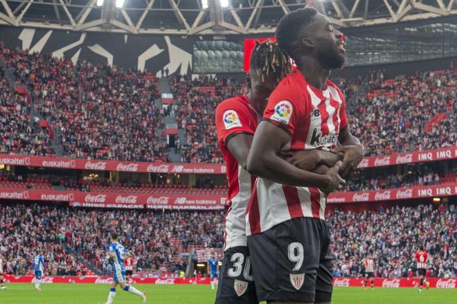 El abrazo de Nico a Iñaki Williams tras un gol al Betis en San Mamés (Foto: Athletic Club).