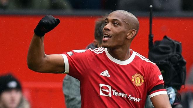 Martial celebra un gol con el Manchester United.