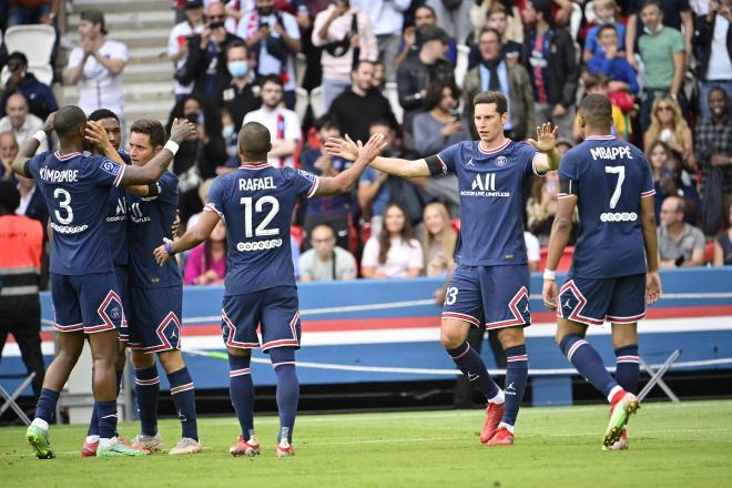 El PSG celebra un gol con Rafinha, Draxler y Mbappé (Foto: Cordon Press).