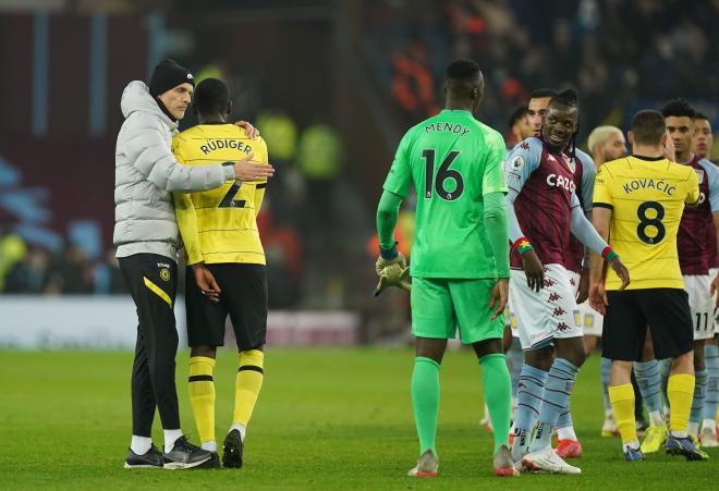 Antonio Rudiger se abraza con Thomas Tuchel tras un partido del Chelsea (Foto: Cordon Press).