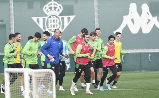 Raúl y Marchena en el grupo (foto: Kiko Hurtado).