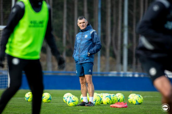 Mendilibar, en su primer entrenamiento con el Alavés.