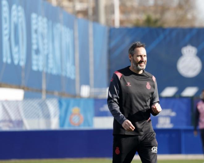 Vicente Moreno, en un entrenamiento (Foto: RCDE).