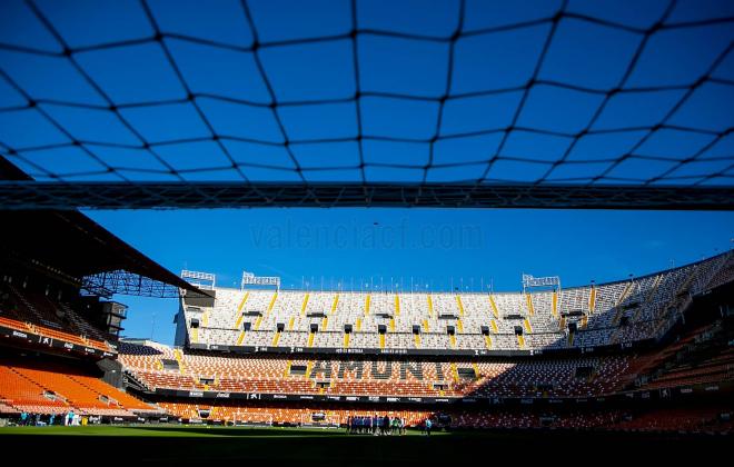Estadio de Mestalla en la previa del partido marcado por el COVID-19 (Foto: Valencia CF)