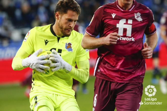 Álex Remiro, durante el Alavés-Real Sociedad en Mendizorroza (Foto: LaLiga)