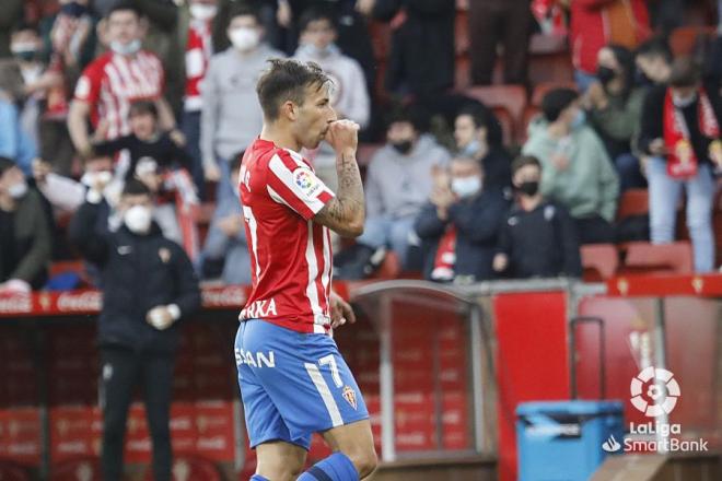 Aitor García celebra su gol al Lugo con el Sporting de Gijón (Foto: LaLiga).
