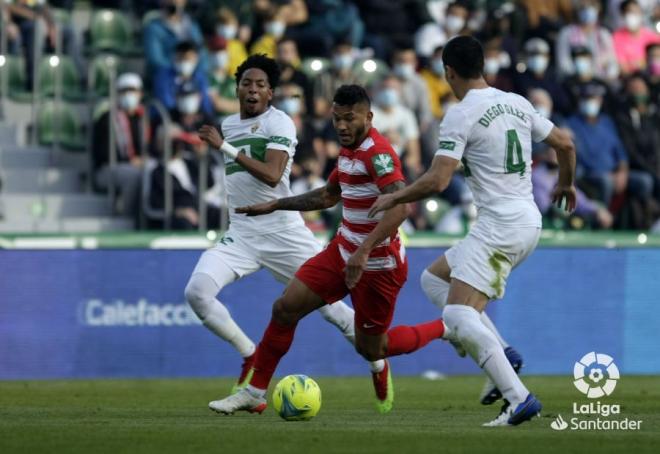 Jugada del Elche-Granada.