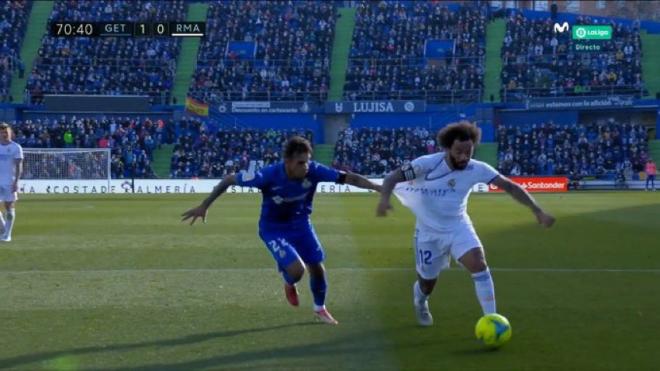 El agarrón de Damián Suárez a Marcelo en el Getafe-Real Madrid (Foto: Movistar+).