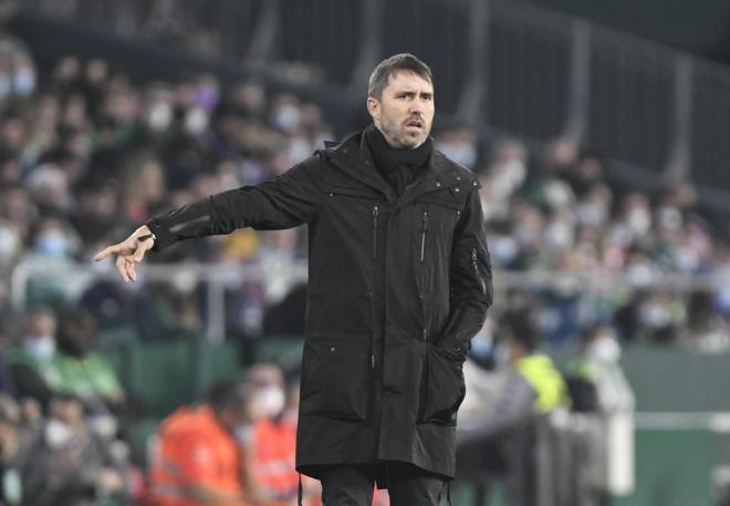 Eduardo Coudet, en una cita ante el Betis (Foto: Kiko Hurtado).