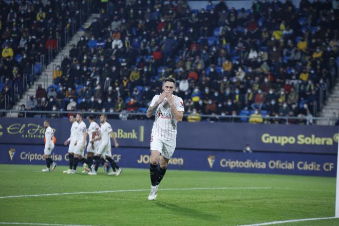 Ocampos celebra el gol ante el Cádiz. (Foto: Cristo García).