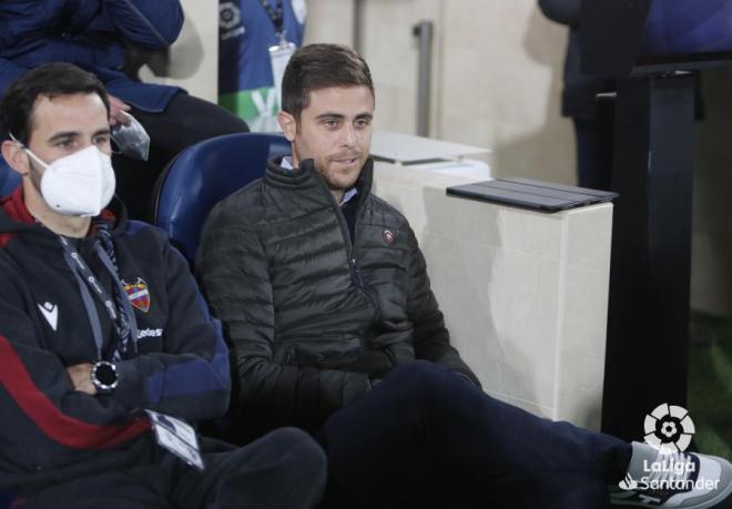 Lisci, antes del inicio del Villarreal-Levante (Foto: LaLiga).